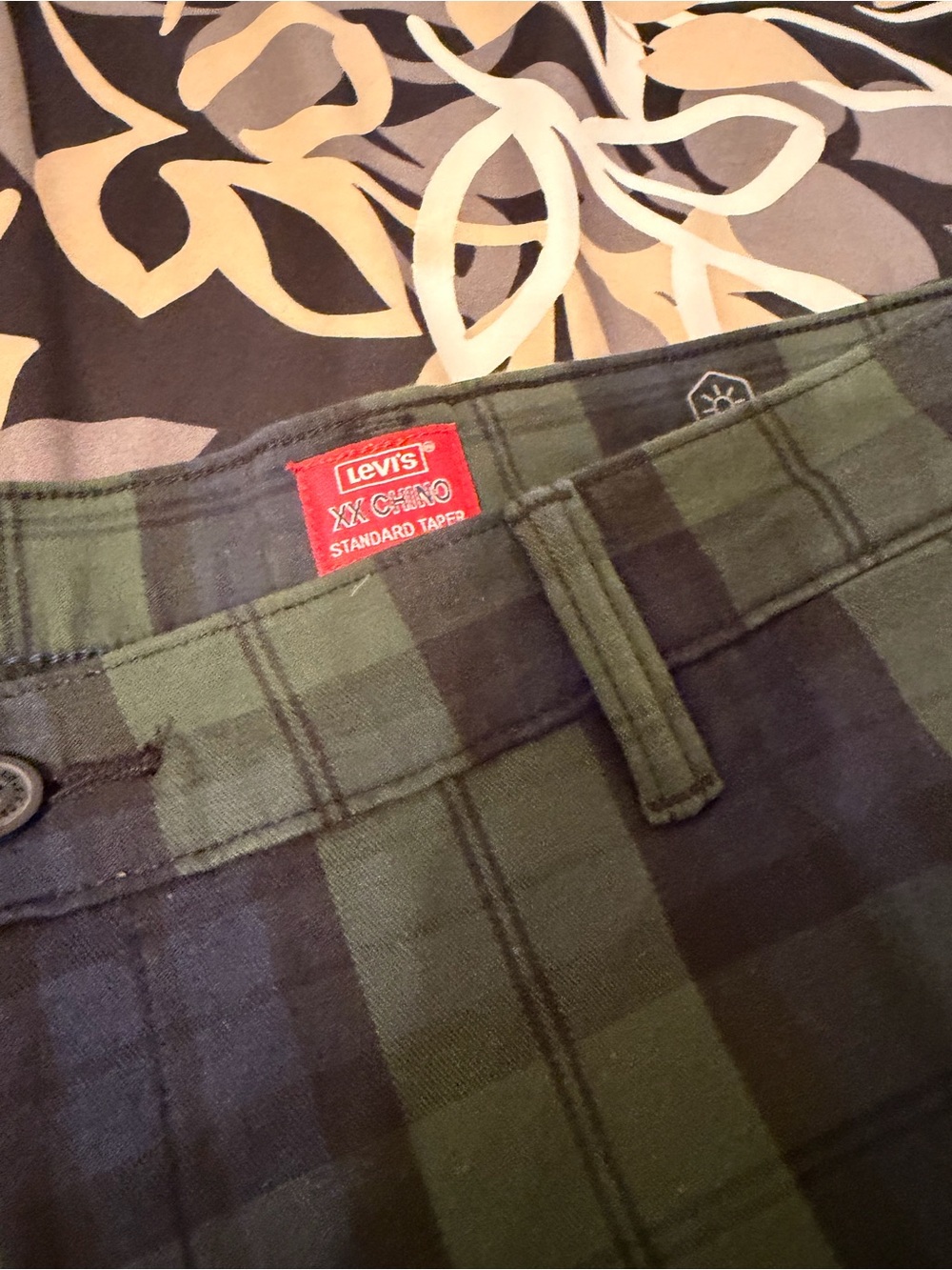 Levi's Green & Navy Plaid Chinos

Levi’s size 36 - Picture 3 of 3